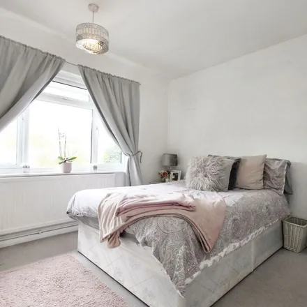Rent this 1 bed apartment on Chelmsford Avenue in London, RM5 3XB