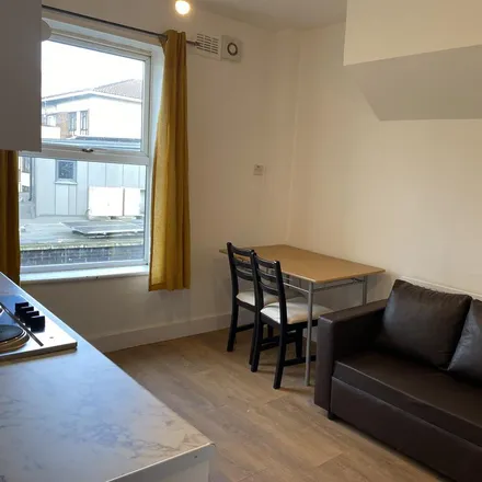 Image 2 - Labas, Seven Sisters Road, London, N4 3NG, United Kingdom - Apartment for rent