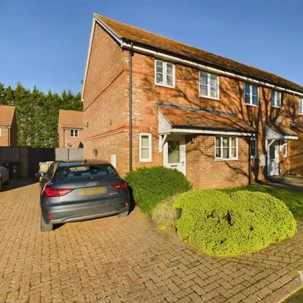 Buy this 3 bed house on Maple End in Buckinghamshire, HP22 5WT