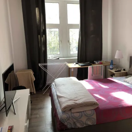 Rent this 3 bed room on Mainzer Landstraße 258 in 60326 Frankfurt, Germany