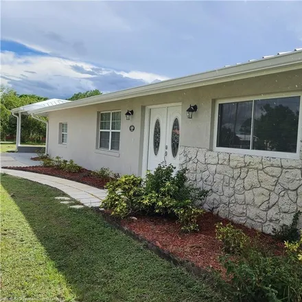 Buy this 3 bed house on 1409 Palm Way in Sebring, FL 33872