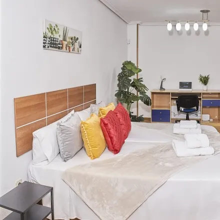 Rent this 5 bed room on Conservatorio Profesional de Música Victoria de los Ángeles in Avenida de la Felicidad, 27