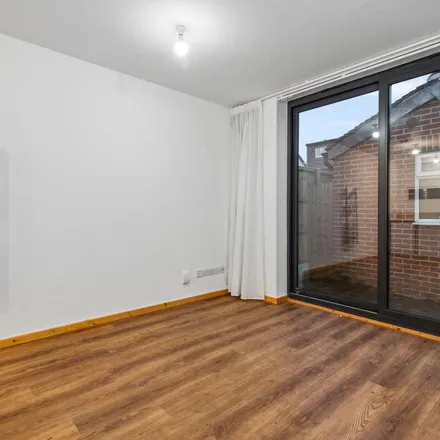 Rent this 1 bed apartment on 136 Gunnersbury Lane in London, W3 8LJ