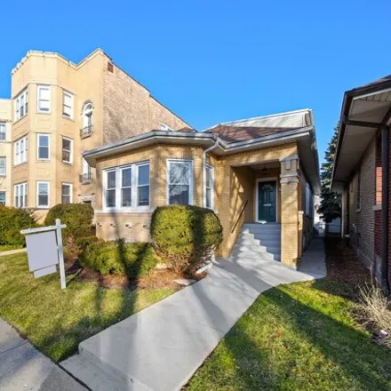 Buy this 5 bed house on 6529 North Fairfield Avenue in Chicago, IL 60645