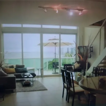 Image 5 - 1980 Bay Drive, Isle of Normandy, Miami Beach, FL 33141, USA - Loft for rent