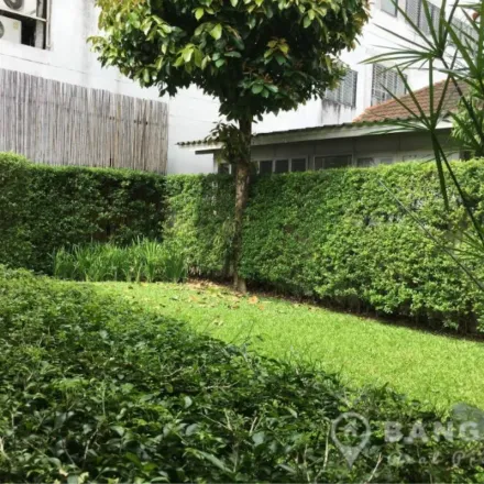Rent this 5 bed apartment on Bangkok City Hall in Dinso Road, Phra Nakhon District