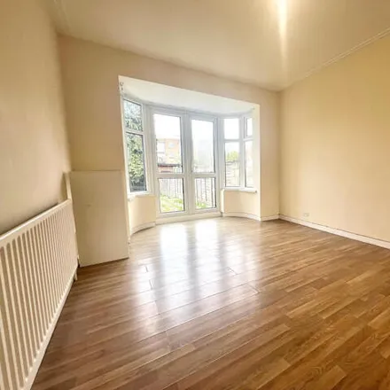 Image 3 - Forterie Gardens, London, IG3 9BZ, United Kingdom - House for rent