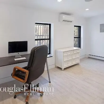 Image 6 - 517 East 118th Street, New York, NY 10035, USA - Townhouse for rent