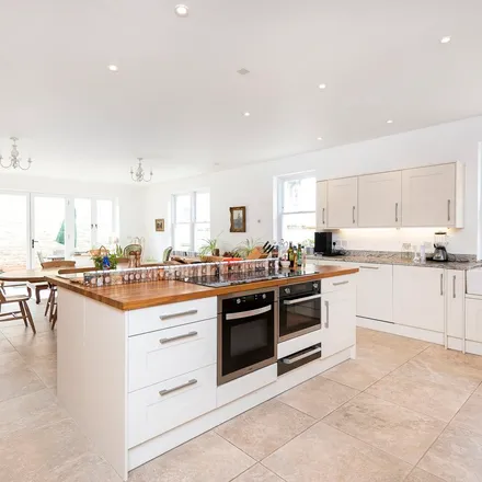 Rent this 5 bed apartment on Clarence Gardens in London Road West, Bath