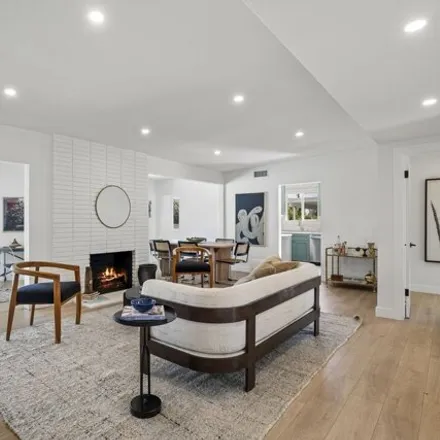 Image 3 - 10098 Forbes Avenue, Los Angeles, CA 91343, USA - House for sale