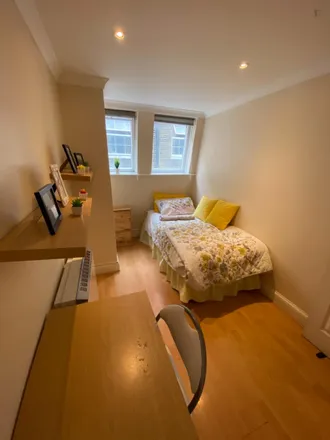 Rent this 2 bed apartment on Gifto Travels Ltd in 56 Warren Street, London