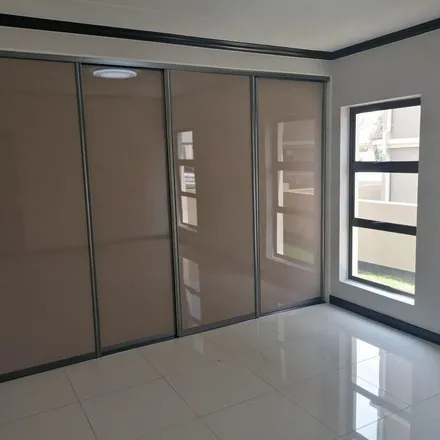 Rent this 3 bed apartment on Fourways High School in Fisant Avenue, Johannesburg Ward 115
