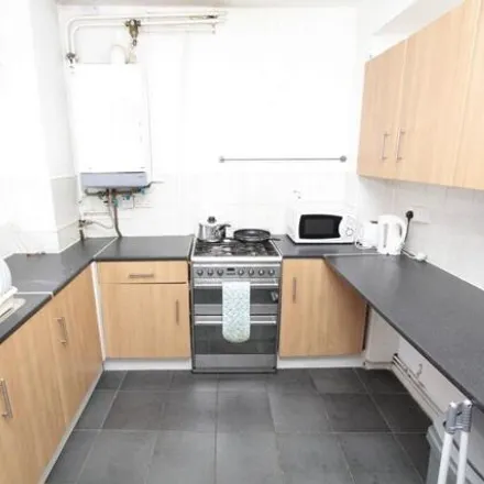 Image 4 - Halley House, Pritchard's Road, London, E2 9BH, United Kingdom - House for rent