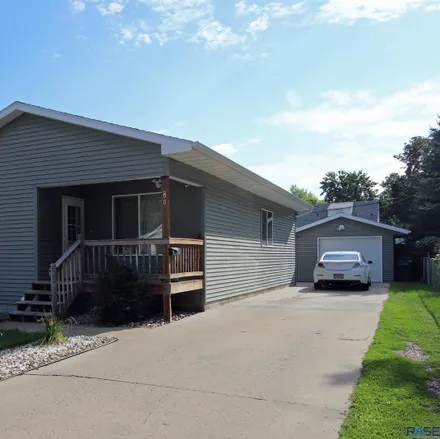 Buy this 4 bed house on 600 South Elmwood Avenue in Sioux Falls, SD 57104