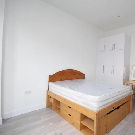 Image 5 - Ash Grove, London, NW2 3LL, United Kingdom - Apartment for rent
