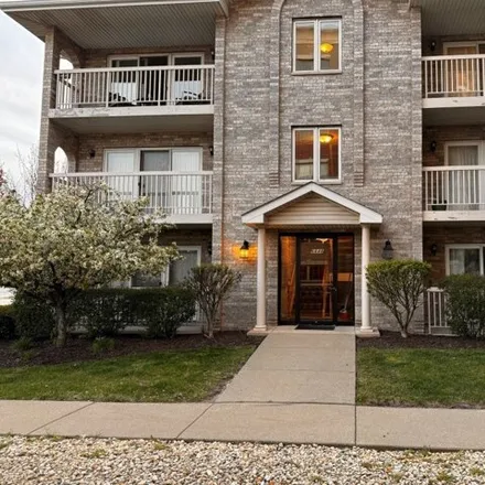 Rent this 2 bed condo on 6644-6648 West 65th Street in Chicago, IL 60638