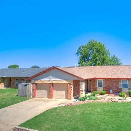 Buy this 3 bed house on Southeast 9th Street in Moore, OK 73160