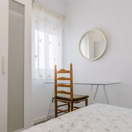 Rent this 3 bed apartment on Carrer dels Lleons in 13, 46023 Valencia