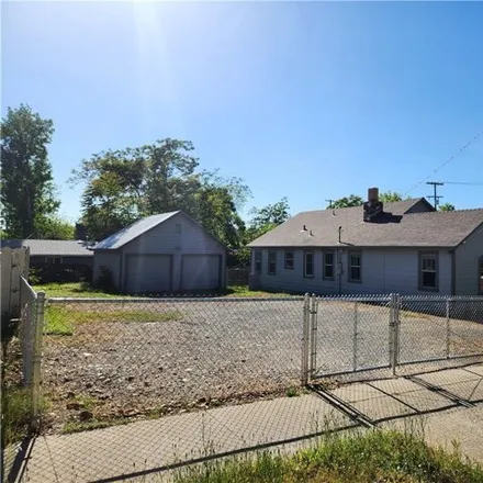 Buy this 3 bed house on 2060 Pine Street in Oroville, CA 95965