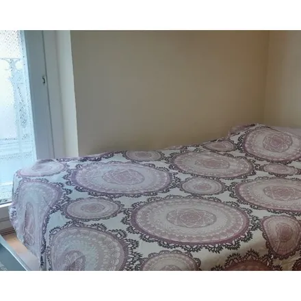 Rent this 2 bed room on Ratpanat in Pasaje Gutiérrez, 47002 Valladolid