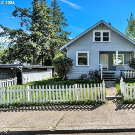 Buy this 3 bed house on 702 Division Street in Oregon City, OR 97045