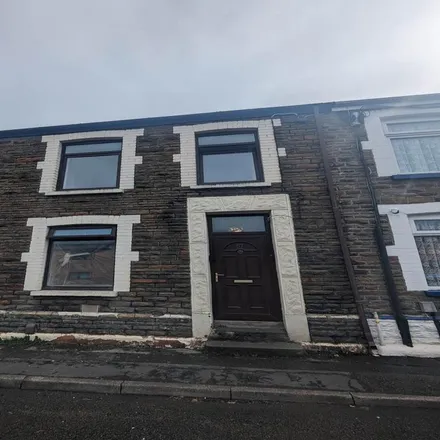 Rent this 3 bed townhouse on Walters Road in Neath, SA11 2DN