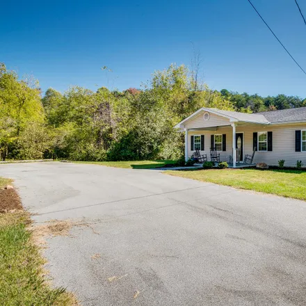Image 2 - 1726 Dave Buck Road, Johnson City, TN 37601, USA - House for sale