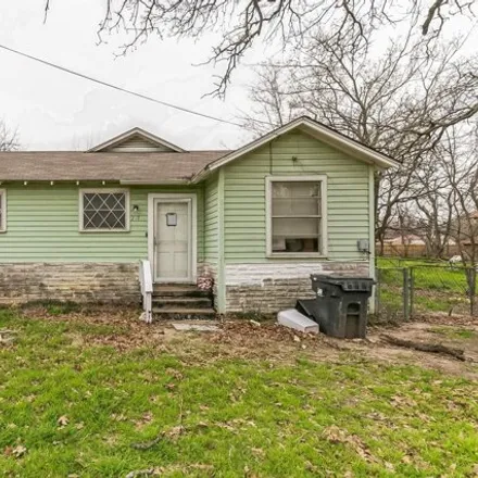 Buy this 3 bed house on 253 East College Avenue in Corsicana, TX 75110