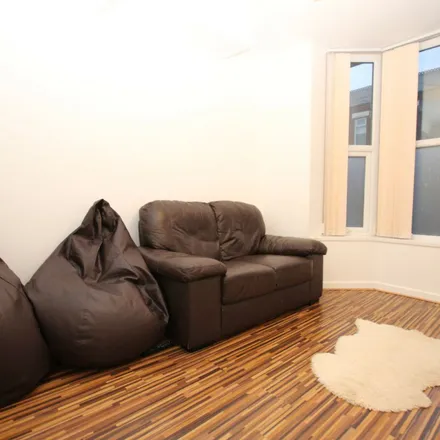 Image 3 - Crofton Street, Manchester, M14 4DR, United Kingdom - Apartment for rent