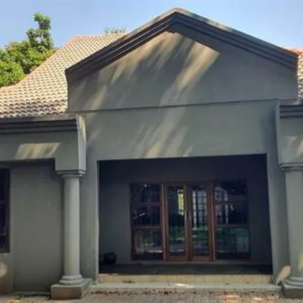Rent this 3 bed apartment on Ashwold Road in Saxonwold, Rosebank