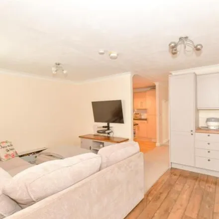 Image 5 - Southbourne, Guildford Close, PO10 8LW, United Kingdom - Apartment for sale