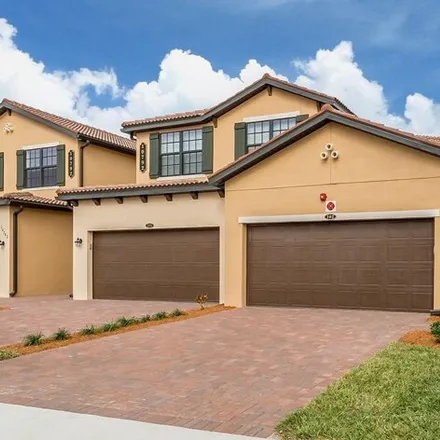 Rent this 3 bed condo on 10723 Tarflower Drive in Sarasota County, FL 34293