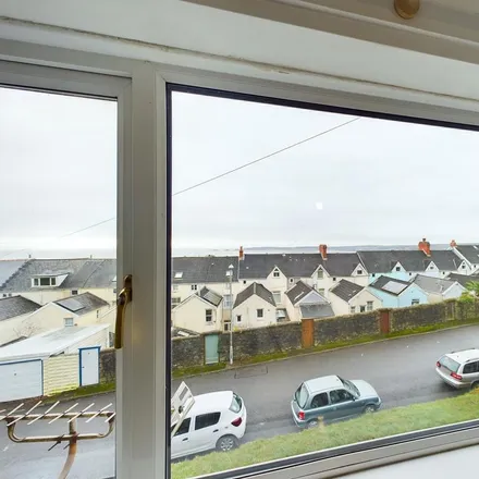 Image 3 - Penlan Crescent, Swansea, SA2 0RH, United Kingdom - Apartment for rent