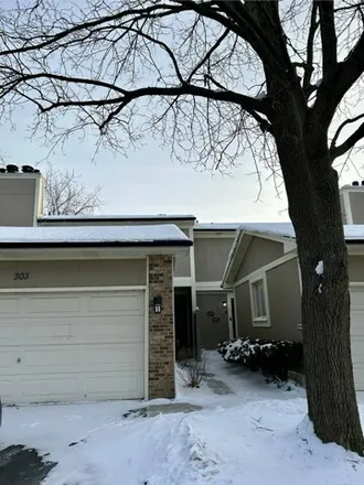 Rent this 4 bed house on 337 Redwing Drive in Lake County, IL 60015