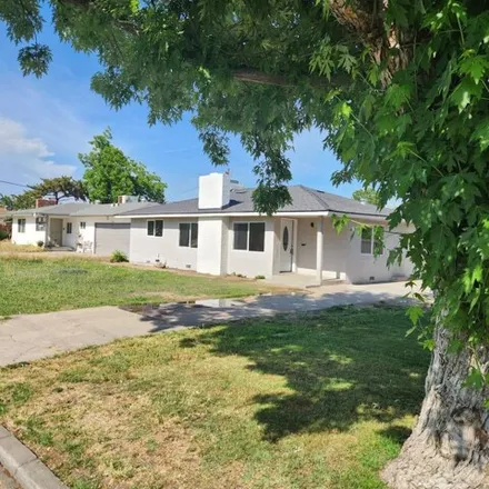 Buy this 3 bed house on 2854 North Sierra Vista Avenue in Fresno, CA 93703