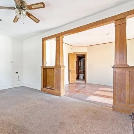 Image 3 - 261 Grove Avenue, Des Plaines, IL 60016, USA - House for sale