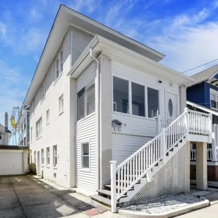 Buy this 3 bed house on 16 Vassar Square in Ventnor City, NJ 08406