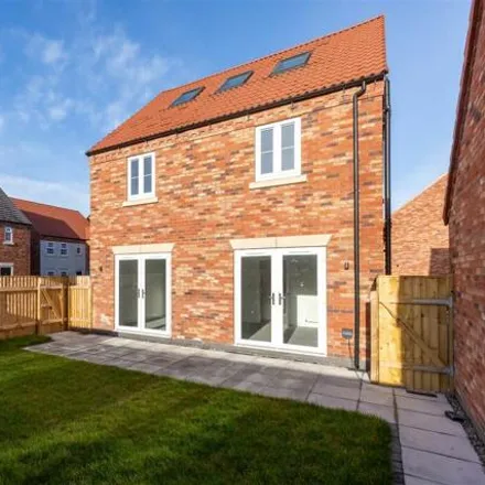 Image 3 - St Aiden Close, Market Weighton, YO43 3HE, United Kingdom - House for sale