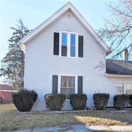 Buy this 3 bed house on 645 North Poplar Street in Fostoria, OH 44830