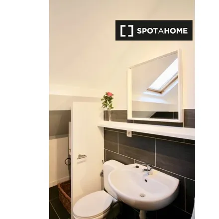 Rent this studio apartment on Rue de Savoie - Savoiestraat 90 in 1060 Saint-Gilles - Sint-Gillis, Belgium