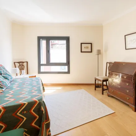 Rent this 2 bed room on Rua Conde das Antas 17 in 1070-069 Lisbon, Portugal