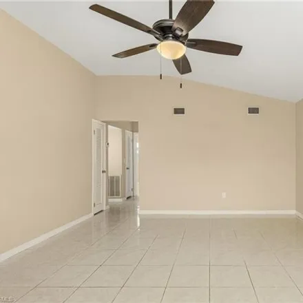 Image 6 - 285 Lakeview Drive, Salvista, North Fort Myers, FL 33917, USA - House for sale