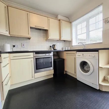 Image 5 - Swallow Close, Rayleigh, SS6 9UE, United Kingdom - Duplex for rent