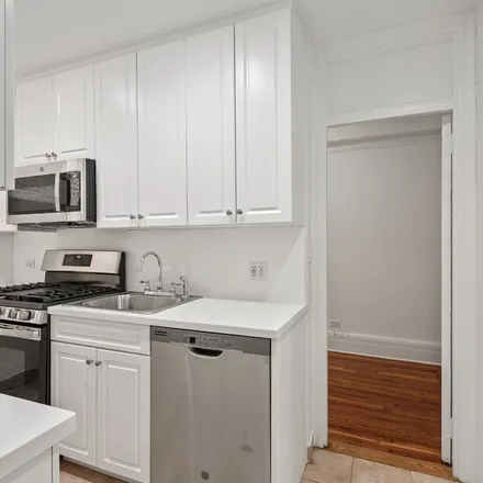 Rent this 3 bed apartment on 25 West 81st Street in New York, NY 10024