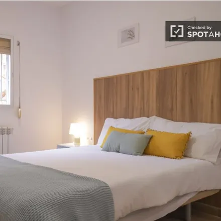 Rent this 5 bed room on El Carni in Calle de Antonio Leyva, 28019 Madrid