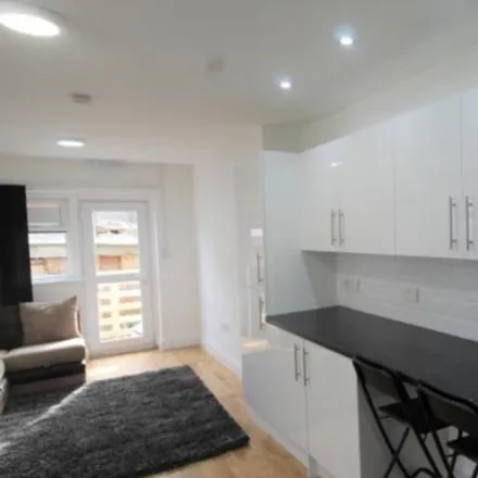 Image 3 - 87 Pen-Y-Wain Road, Cardiff, CF24 4GG, United Kingdom - Townhouse for rent
