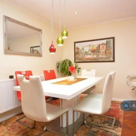 Image 2 - 4 Avon Mews, London, HA5 4ND, United Kingdom - Townhouse for rent