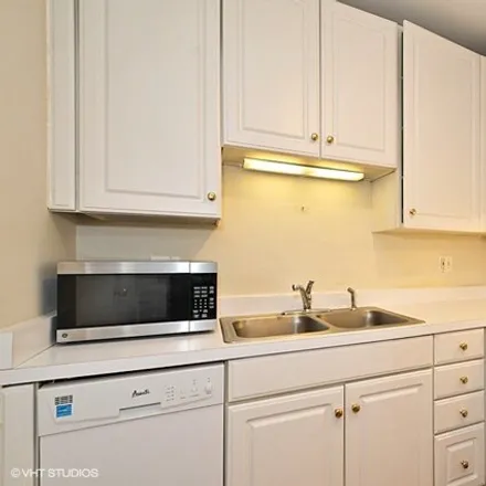 Image 5 - 3101-3105 North Kenmore Avenue, Chicago, IL 60657, USA - Condo for sale