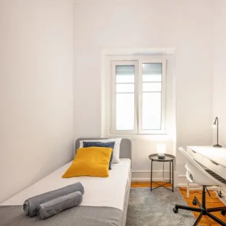 Rent this 6 bed room on Lux Lisboa Park Hotel in Rua Padre António Vieira, 1070-015 Lisbon