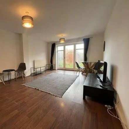 Image 3 - 2 Rickard Close, The Hyde, London, NW4 4XH, United Kingdom - Townhouse for rent